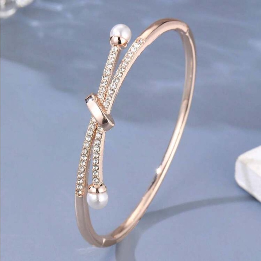 Elegant Rose Gold Pearl Bracelet